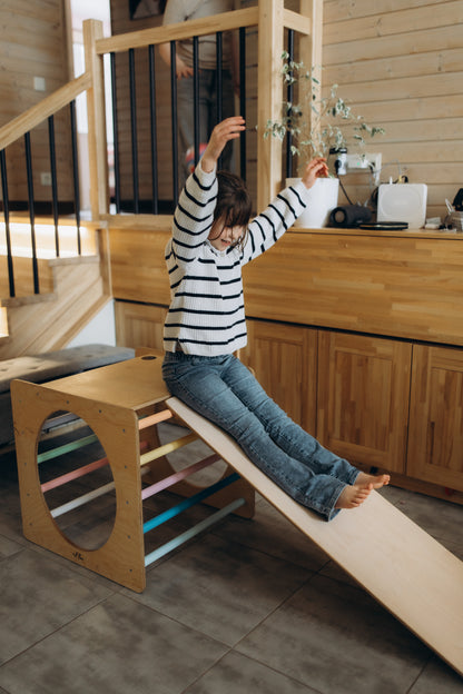 Climbing cube rainbow